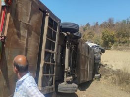 बैतूल-नागपुर राष्ट्रीय राजमार्ग पर तेज रफ्तार कंटेनर की टक्कर से युवक की मौत, पत्नी और बेटा घायल