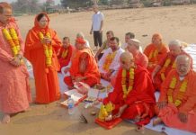 पंच कुण्डीय विष्णु महायज्ञ की भस्मी समुद्र नारायण भगवान में विसर्जित