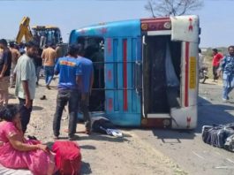 भीलवाड़ा के शाहपुरा में कार से टकराकर बस पलटी, 37 लोग घायल