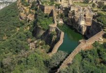 चित्तौड़गढ़ किले के खजाने का लालच देकर ठगी करने वाले 4 फर्जी तांत्रिक अरेस्ट