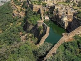 चित्तौड़गढ़ किले के खजाने का लालच देकर ठगी करने वाले 4 फर्जी तांत्रिक अरेस्ट