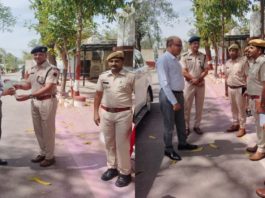 संभागीय आयुक्त ने किया कलेक्ट्रेट एवं केन्द्रीय कारागृह का निरीक्षण