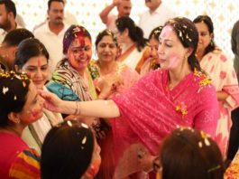 उप मुख्यमंत्री दिया कुमारी ने कार्यकर्ताओं संग खेली फूलों की होली