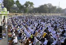 दिल्ली के उत्तम नगर में कड़े पहरे के बीच मुस्लिम समुदाय ने अदा की ईद की नमाज