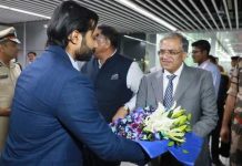 कोलकाता में कालीघाट मंदिर के बाहर मुख्य चुनाव आयुक्त ज्ञानेश कुमार को दिखाए काले झंडे