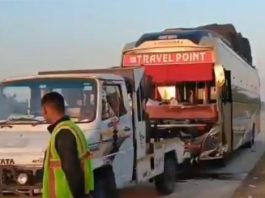 हाथरस में डबल डेकर बस-वैन की भिड़ंत में राजस्थान के 6 की मौत, 7 घायल