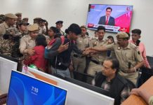 यूएनआई मुख्यालय के पत्रकारों-कर्मचारियों को पुलिस ने बलपूर्वक बाहर निकाला, परिसर सील