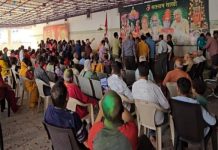 होली मिलन समारोह में फूलों की होली से बिखरा प्रेम का रंग