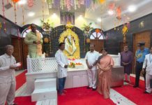 त्रिपुरा के राज्यपाल इन्द्रसेना रेड्डी नल्लु ने साई मंदिर के सोम द्वार का शुभारम्भ किया