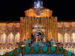 वैदिक मंत्रोच्चारण के साथ खुले भगवान श्री बदरीनाथ के कपाट