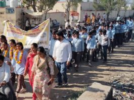 बाघसूरी गांव में मेधावी विद्यार्थियों का अभिनंदन, जन जागरूकता रैली निकाली