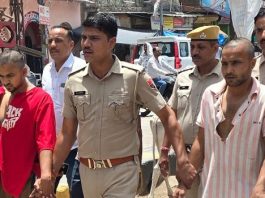 बारां में अपहरण-फिरौती के दो आरोपियों का सिर मुंडवाकर शहर में घुमाया