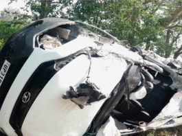शाहजहांपुर में तेल टैंकर ने कार में मारी टक्कर, दुल्हन समेत 4 की मौत
