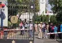 दिल्ली विधानसभा की सुरक्षा में सेंध, दरवाजा तोड़ते हुए कार लेकर परिसर में घुसा शख्स