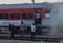 धौलपुर में ट्रेन के जनरल कोच के ब्रेक पेडल में आग लगने से यात्रियों में हड़कम्प मचा
