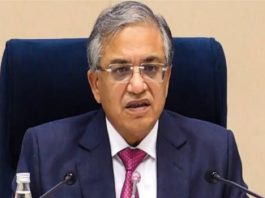 मुख्य चुनाव आयुक्त को हटाने की मांग तेज, विपक्ष के 73 सांसदों ने दिया प्रस्ताव नोटिस