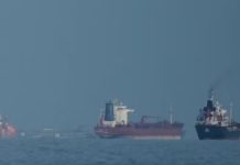 होर्मुज़ जलडमरूमध्य में ईरानी गनबोट्स की फायरिंग, भारतीय ध्वज वाले टैंकर समेत दो जहाज लौटे
