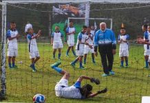 प्रधानमंत्री मोदी ने सिक्किम में बच्चों के संग खेली फुटबॉल