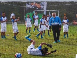 प्रधानमंत्री मोदी ने सिक्किम में बच्चों के संग खेली फुटबॉल