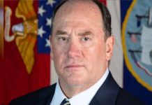 अमरीकी नौसेना प्रमुख जॉन फेलन ने त्यागपत्र दिया : युद्ध विभाग