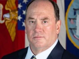 अमरीकी नौसेना प्रमुख जॉन फेलन ने त्यागपत्र दिया : युद्ध विभाग