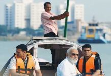 प्रधानमंत्री मोदी ने की हुगली नदी में नाव की सवारी और फोटोग्राफी