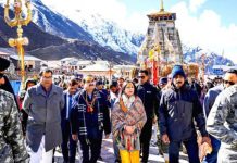 भगवान केदार की पूजा अर्चना कर गौतम अदाणी ने मनाई विवाह की वर्षगांठ