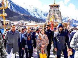 भगवान केदार की पूजा अर्चना कर गौतम अदाणी ने मनाई विवाह की वर्षगांठ