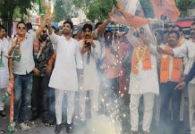 अजमेर भाजपा ने आतिशबाजी कर मनाया जश्न, मिठाई बांटी