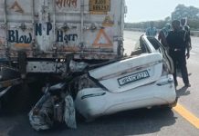 आजमगढ़ : पूर्वांचल एक्सप्रेस-वे पर भीषण हादसा, कार कंटेनर में घुसी, 5 की मौत