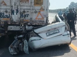आजमगढ़ : पूर्वांचल एक्सप्रेस-वे पर भीषण हादसा, कार कंटेनर में घुसी, 5 की मौत