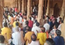 भोजशाला में उमड़ा हिंदू समाज, अखंड ज्योति मंदिर पर आतिशबाजी