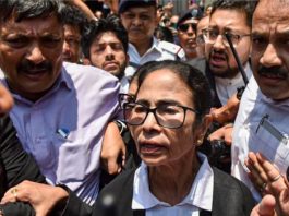 कलकत्ता हाईकोर्ट परिसर में ममता बनर्जी के खिलाफ लगे चोर-चोर के नारे