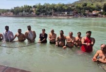 श्री राजराजेश्वरी महालक्ष्मी यज्ञ का मंगल स्नान के साथ समापन, यज्ञ सेवा मण्डल के सदस्यों ने गंगा में लगाई डुबकी