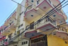 नोएडा में मकान की छत से कूदे युवक-युवती, युवक की मौत