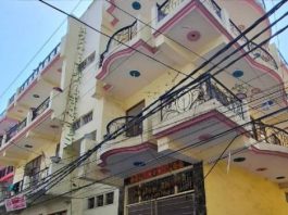 नोएडा में मकान की छत से कूदे युवक-युवती, युवक की मौत