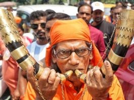 कोलकाता का ब्रिगेड परेड ग्राउंड नारंगी रंग में बदल गया