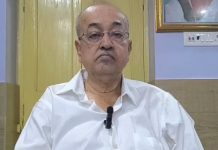 पूर्व तृणमूल कांग्रेस विधायक रवींद्रनाथ चटर्जी के कार्यालय पर आक्रोशित भीड़ ने हमला किया