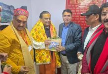 उद्योगपति मुकेश अंबानी ने बदरी विशाल और बाबा केदार के किए दर्शन बीकेटीसी को 10 करोड़ रुपए का दान