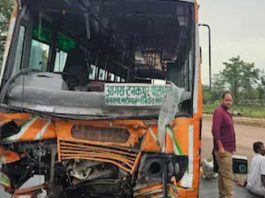 भरतपुर के बयाना में दो बसों की भिड़ंत में 3 बुजुर्गाें की मौत, कई घायल
