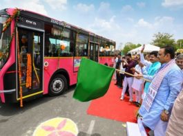 भजनलाल शर्मा ने जयपुर में इलेक्ट्रिक बसों को हरी झंडी दिखाकर किया रवाना