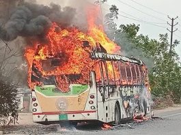 तेलंगाना के करीमनगर में बस में अचानक आग लगी, 41 यात्री बाल-बाल बचे