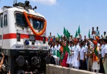 हरिपुर रेलवे स्टेशन पर अजमेर-मैसूर एक्सप्रेस के ठहराव का शुभारंभ