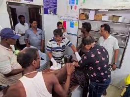 ब्राह्मणी नदी में नहाते समय एक व्यक्ति ने विशालकाय मगरमच्छ से दस मिनट तक संघर्ष कर बचाई जान