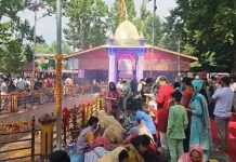 जम्मू स्थित माता खीर भवानी मंदिर में हजारों की संख्या में पहुंचे श्रद्धालु