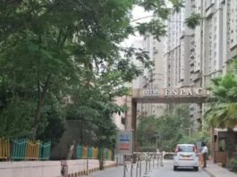 नोएडा की रिहायशी सोसाइटी में 18वीं मंजिल से कूदकर महिला ने दी जान