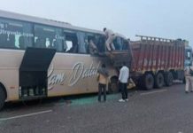 महेंद्रगढ़ में ट्रक और वॉल्वो बस की टक्कर में दो लोगों की मौत, 16 घायल