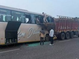 महेंद्रगढ़ में ट्रक और वॉल्वो बस की टक्कर में दो लोगों की मौत, 16 घायल