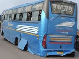 नदबई में बस के पहिये निकलने से 10 से अधिक लोग घायल