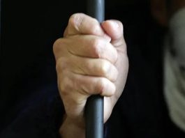 शाहजहांपुर : सौतेली बेटी से रेप के आरोपी की पुलिस हिरासत में मौत